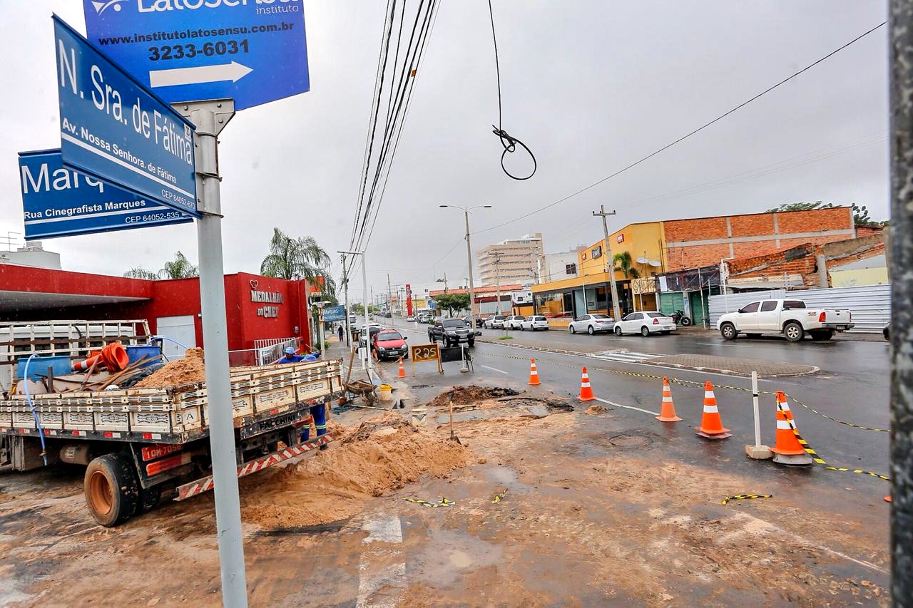 Equipe da Águas de Teresina no local