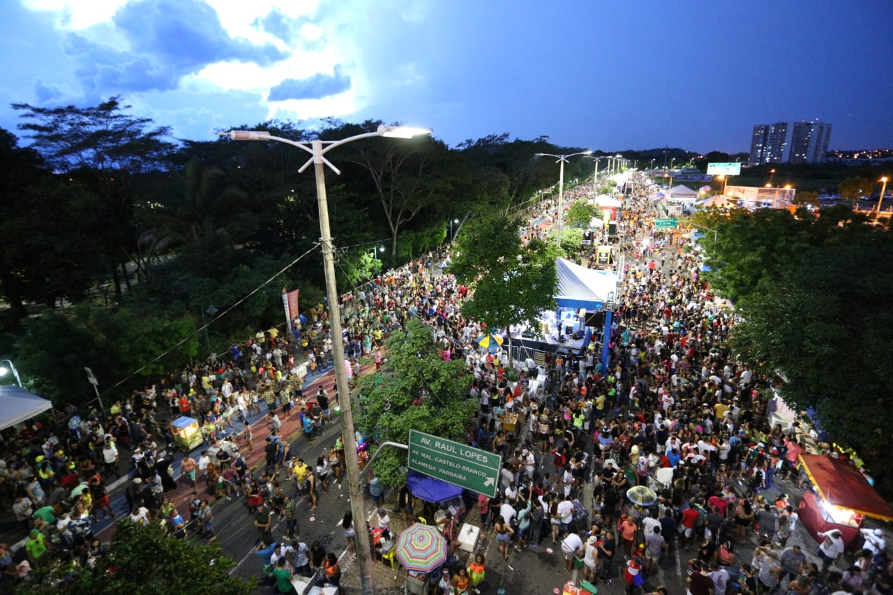 Foliões no Corso de Teresina 