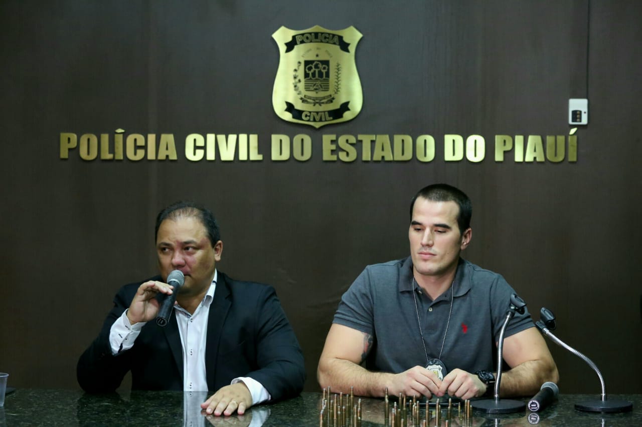Delegado geral Luccy Keiko  e o coordenador do GPE, Matheus Zanatta 