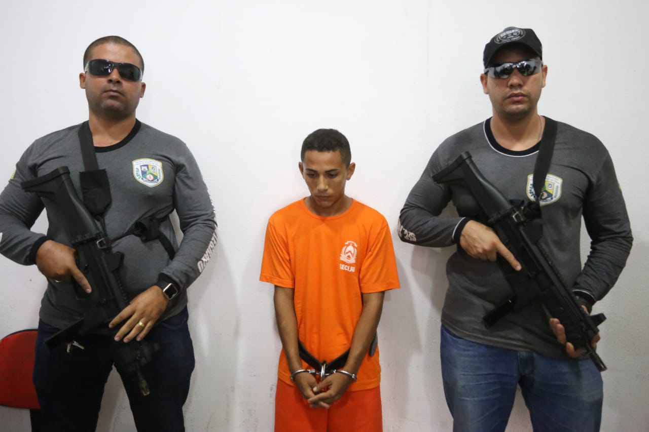 Sanatiel Abreu Rocha sendo apresentado na Delegacia Geral 