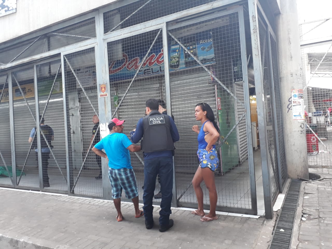 Polícia Civil colhendo informações