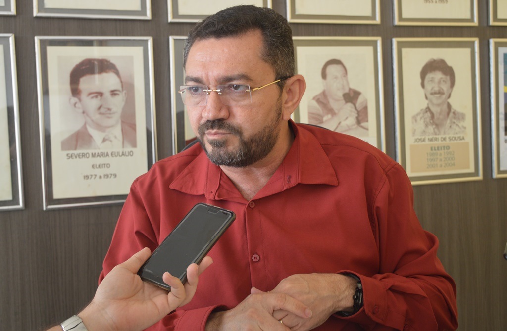 Padre Walmir critica postura da oposição