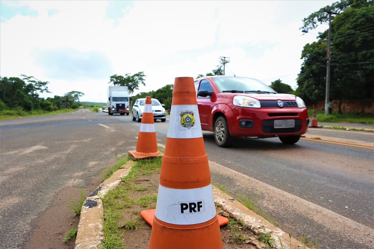 Fluxo de carros na volta do litoral para Tersina 