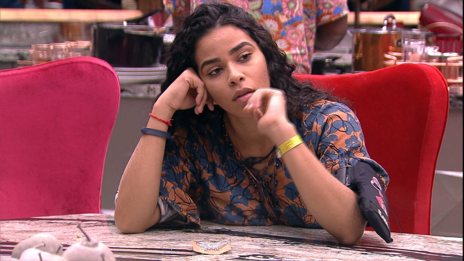 Elana em discussão com Gabriela 