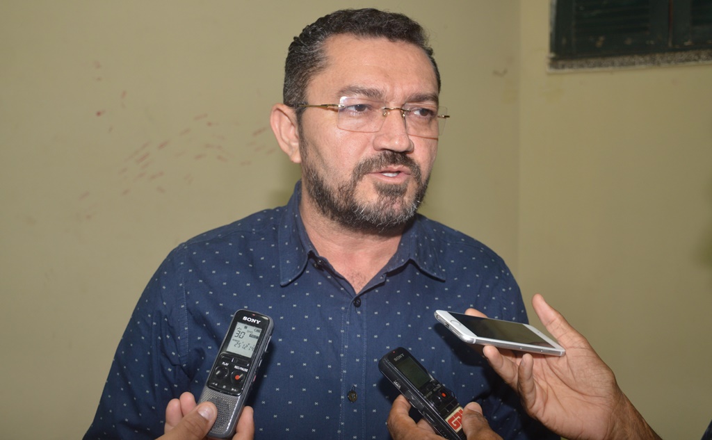Padre Walmir destaca benefícios do cursinho