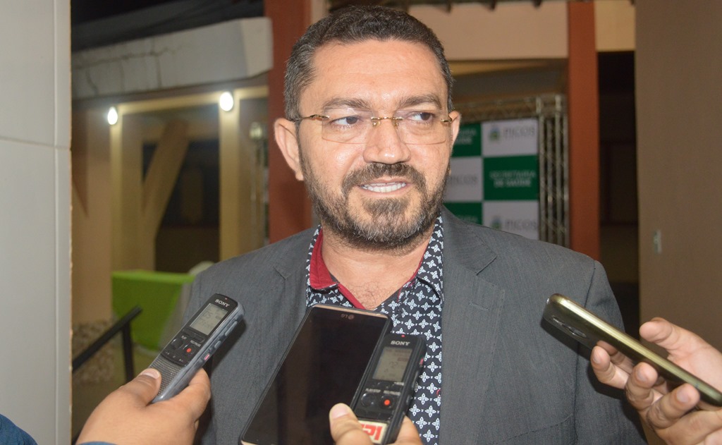 Padre Walmir concede aumento aos servidores