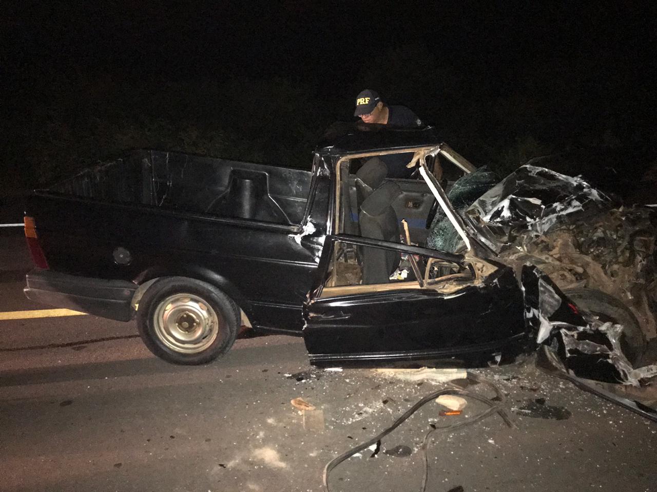 Veículo de passeio envolvido no acidente na BR 135