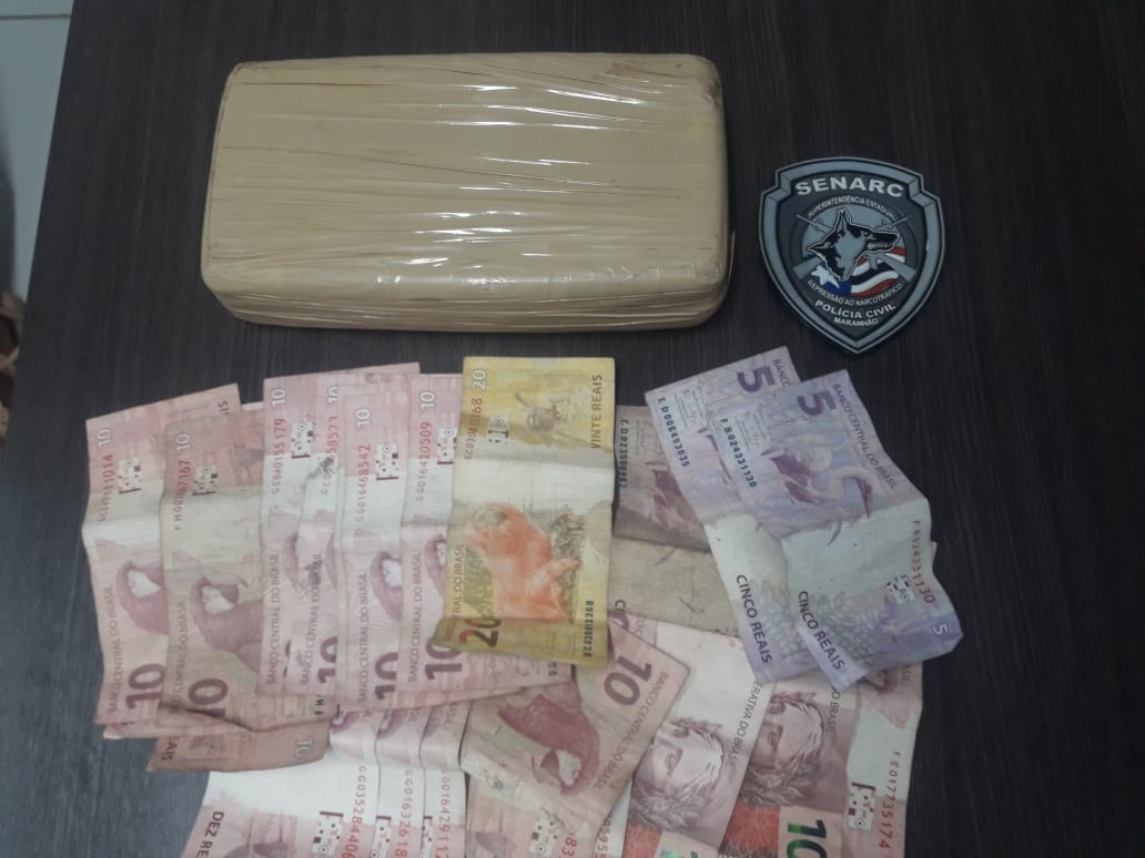 Material encontrado com a acusada