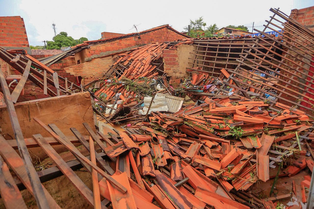 Casa destruída após enxurrada no Parque Rodoviário