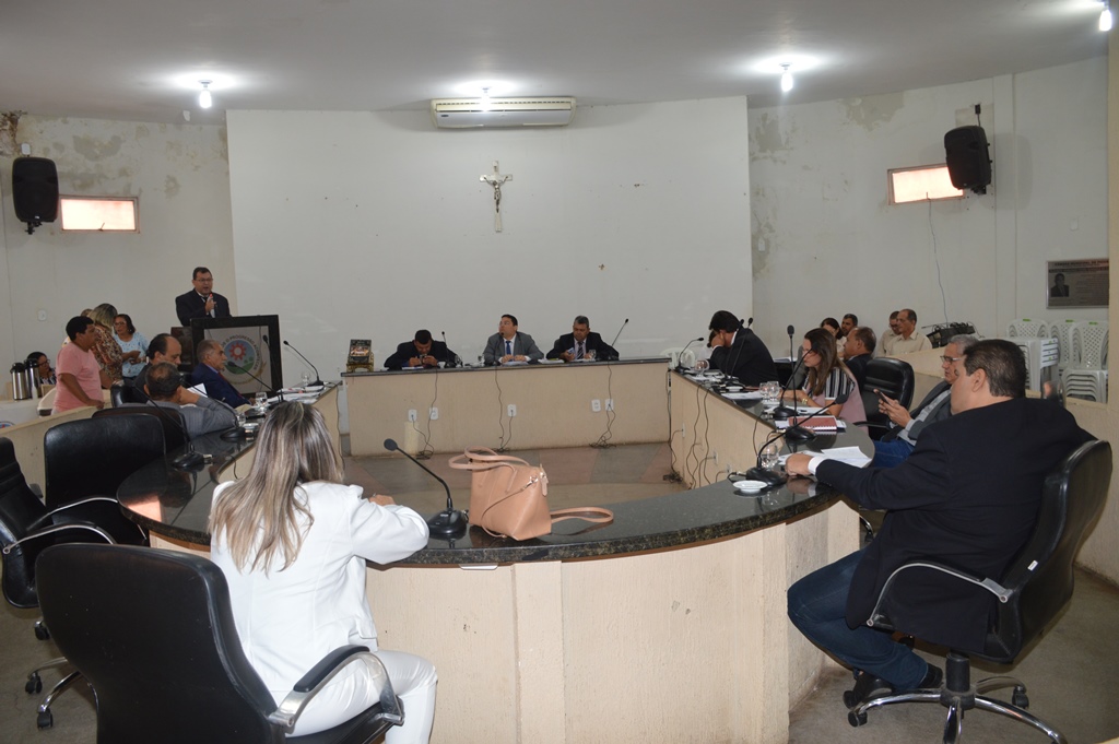 Chaguinha critica gestão da secretária de Educação