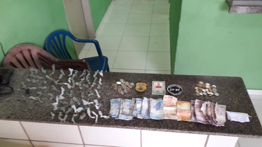 Material apreendido com o acusado