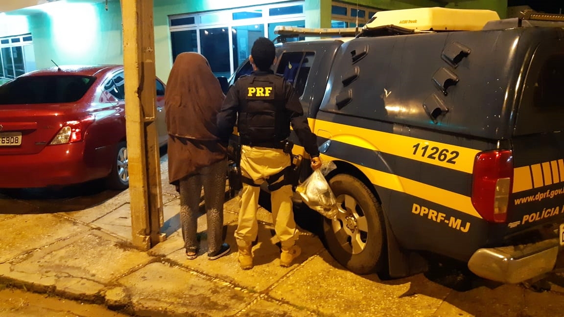 Mulher presa pela PRF