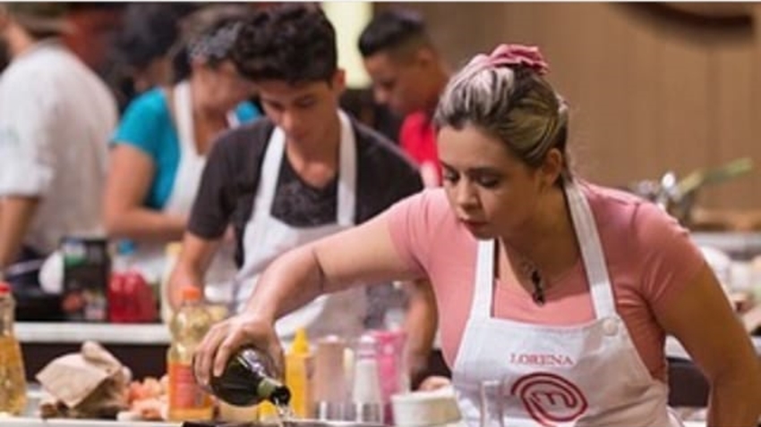 Lorena Dayse durante prova do Masterchef