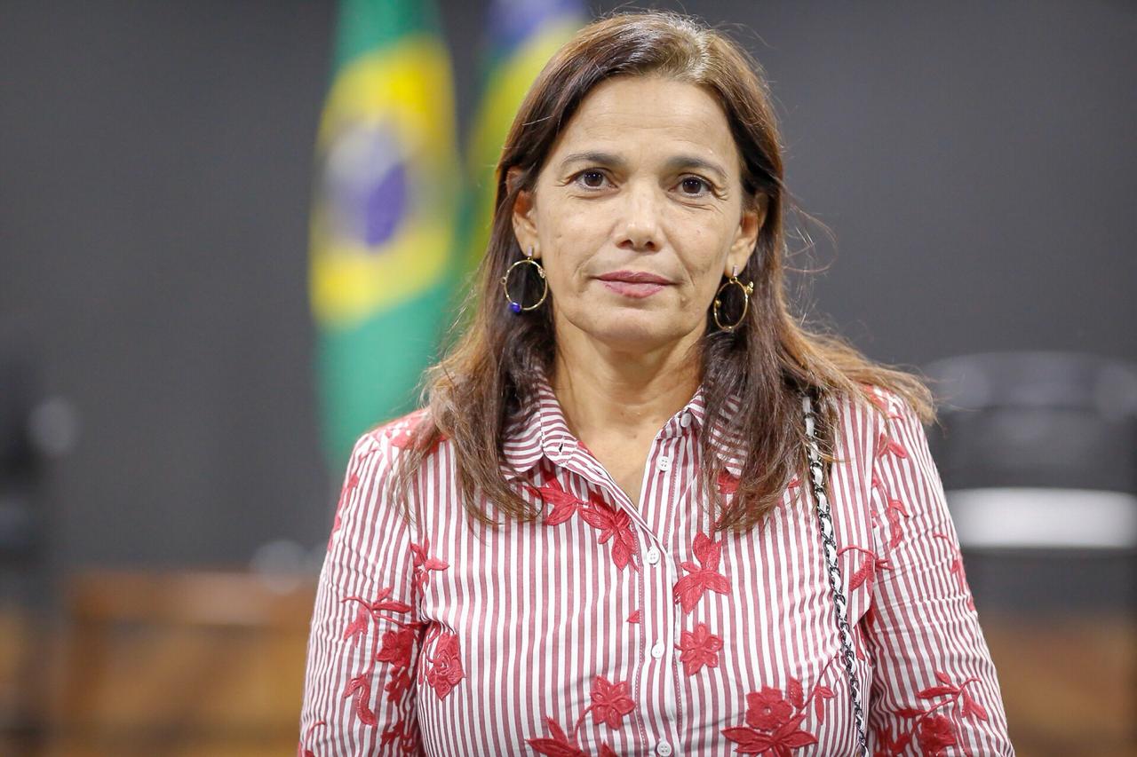 Secretária Sádia Castro