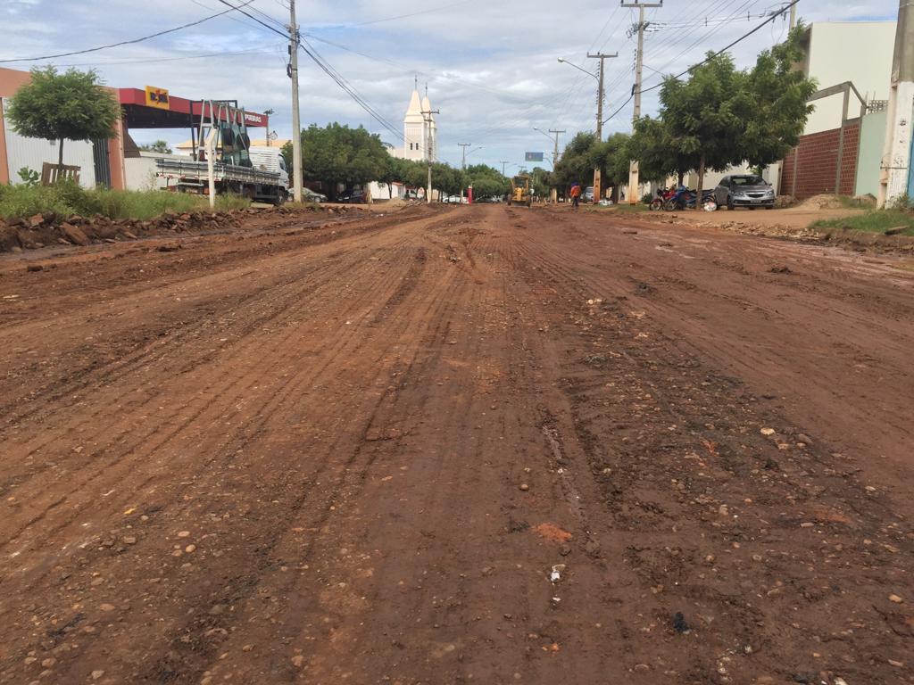 Prefeitura de Picos e Governo recuperam trecho da PI 245