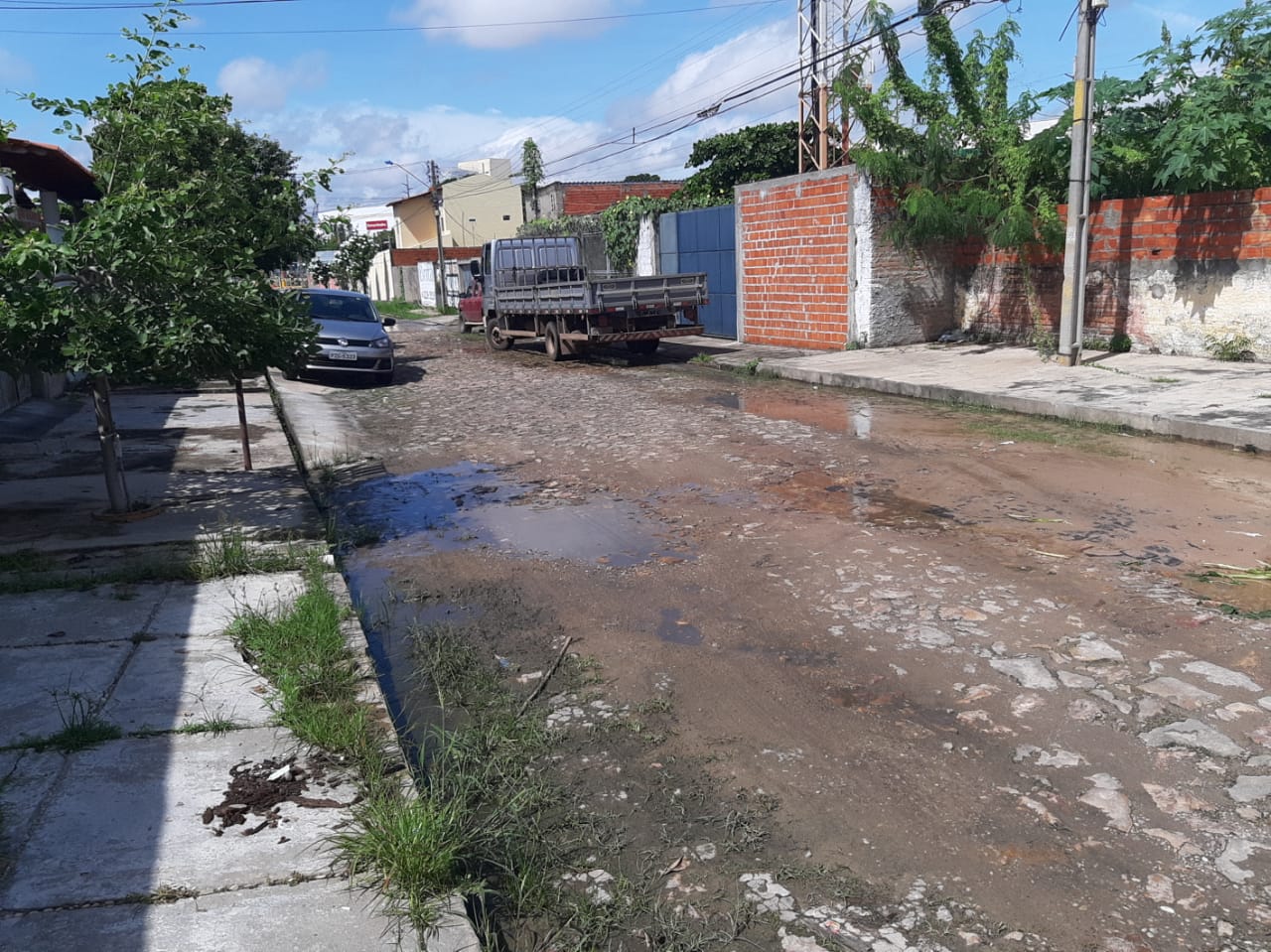 Vazamento já persiste há 4 dias 