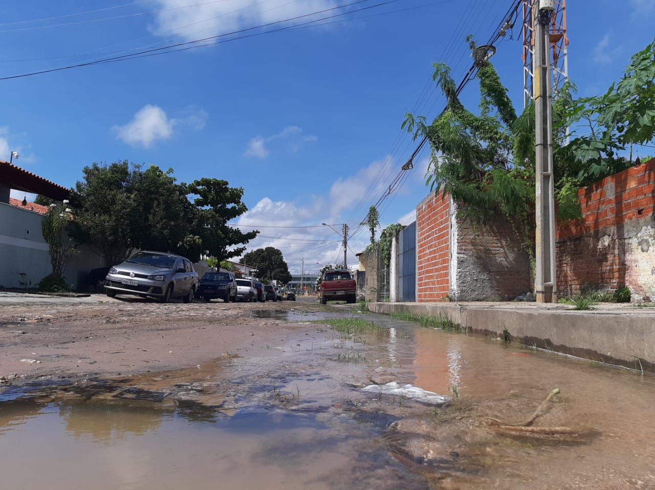 Vazamento na Rua Pereira Costa