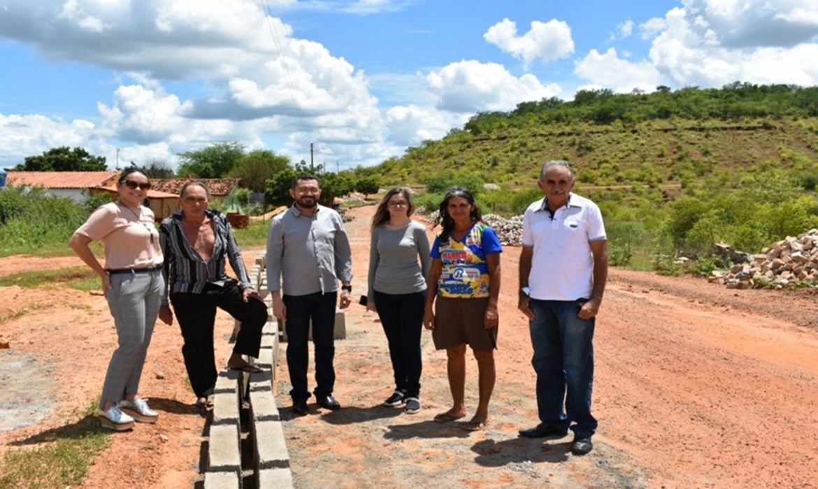 Padre Walmir lança programa de obras nas zonas urbana e rural