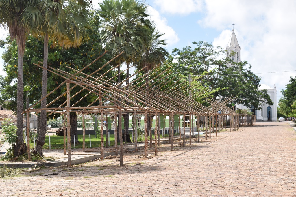 Barracas são construídas para os Festejos de Santo Antônio em Campo Maior