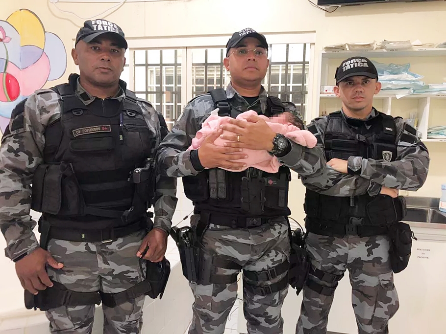 O bebê foi encontrado pela PM