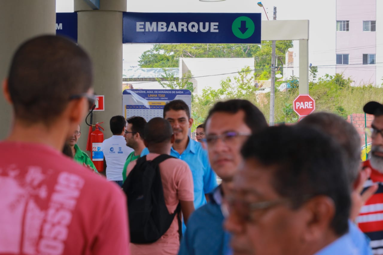 Usuários no Terminal do Zoobotânico 