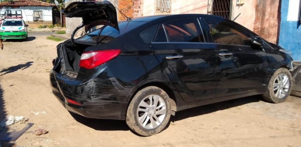 Carro recuperado pela PM