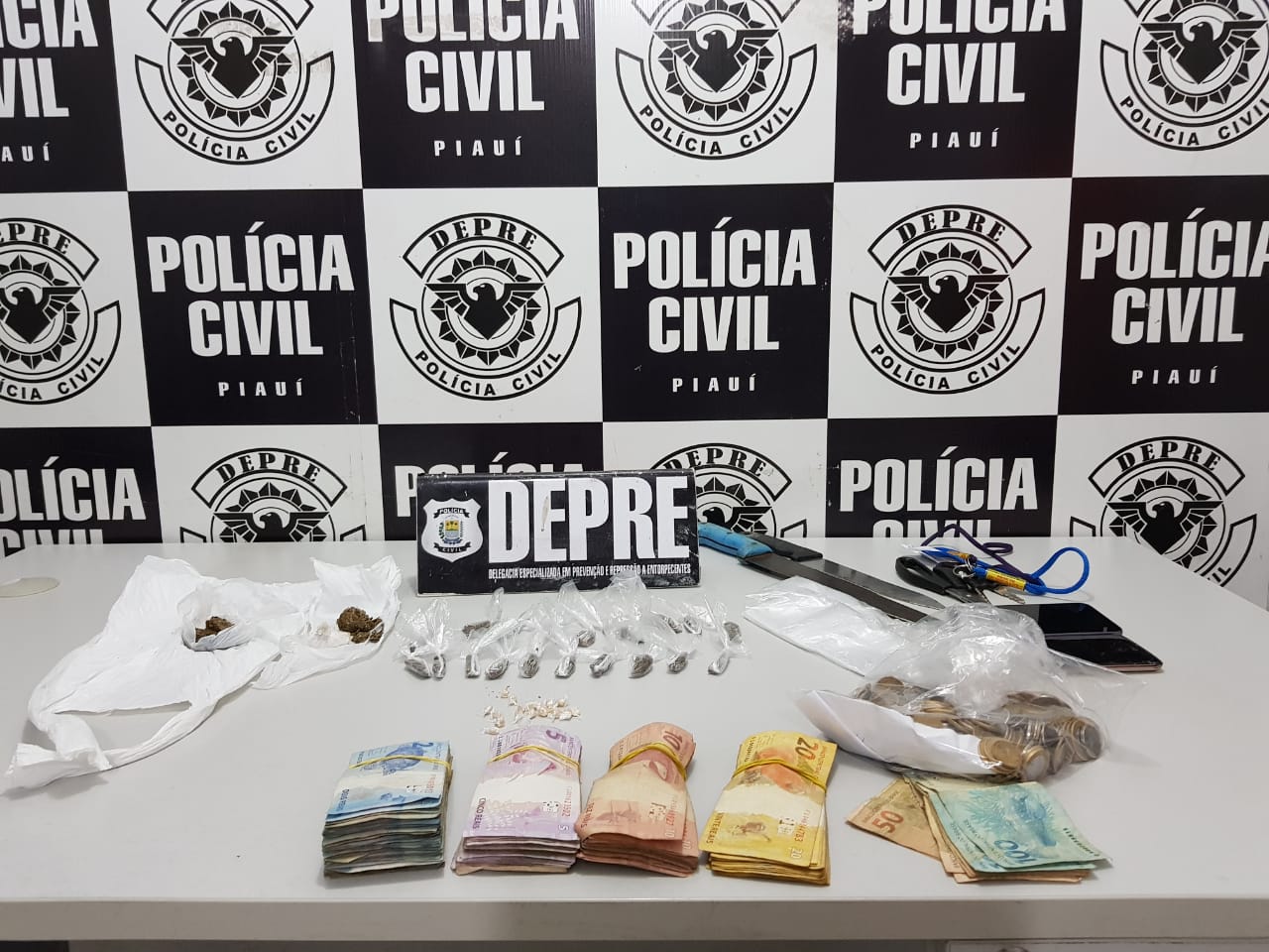 Material encontrado na residência da suspeita