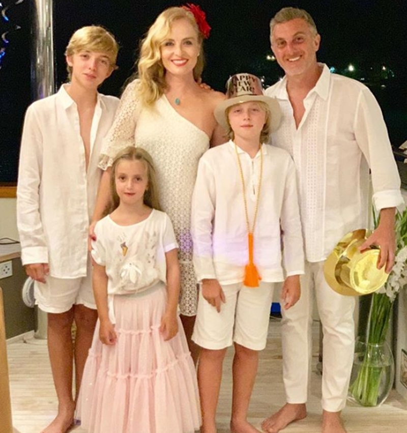 Luciano Huck, Angélica, Joaquim, Benício e Eva