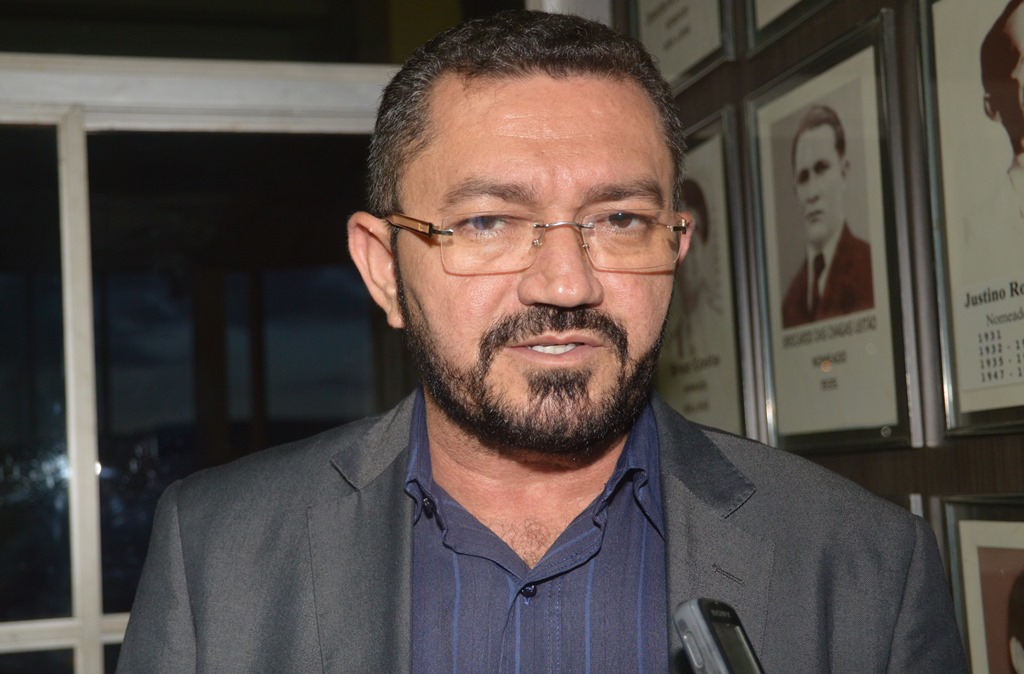 Padre Walmir deve ser o comandante do processo, afirma Rinaldinho