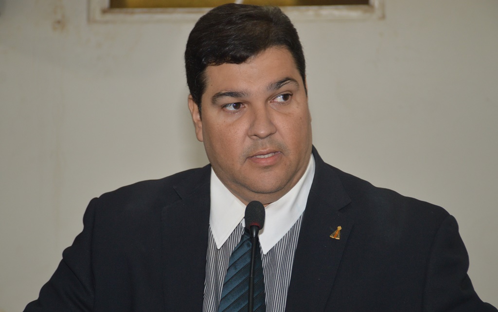 Rinaldinho diz que Padre Walmir deve conduzir processo de escolha do candidato da base
