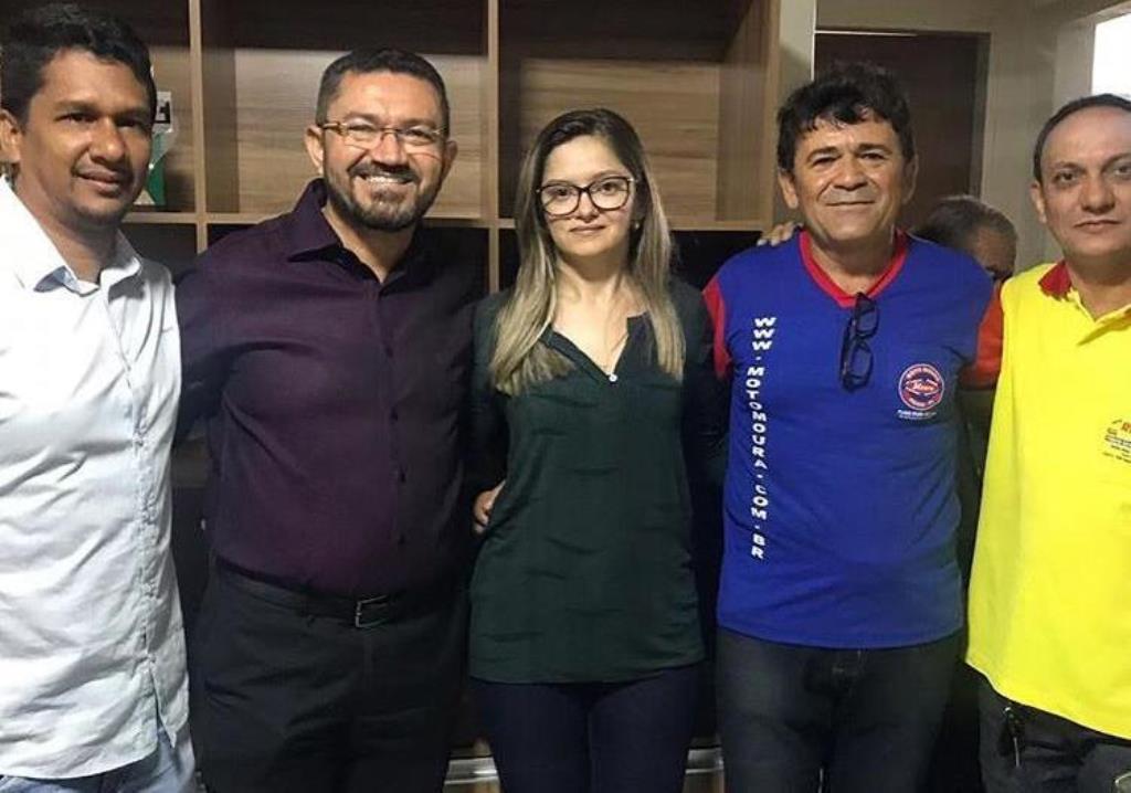 Maria Santana com o prefeito Padre Walmir e aliados