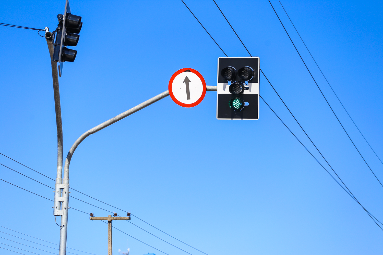 Semáforos estão funcionando 