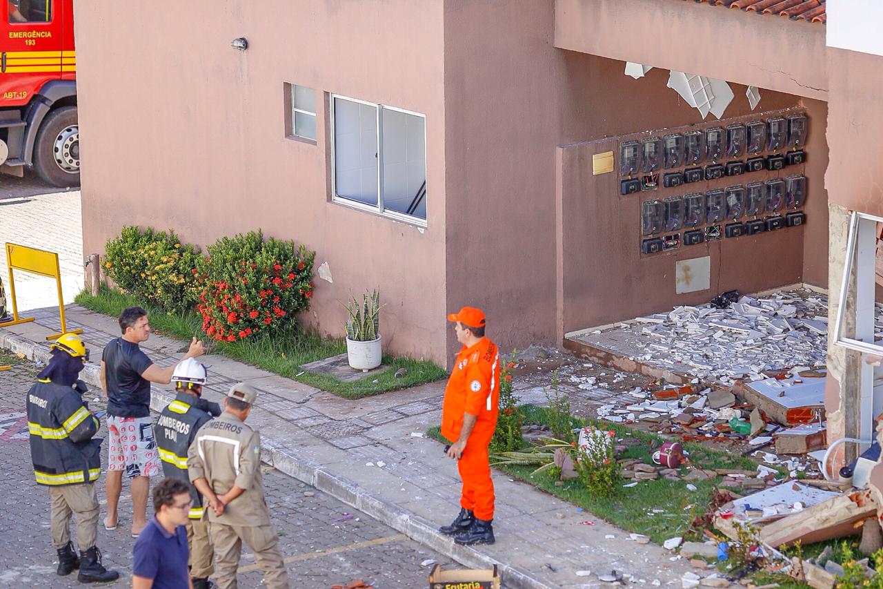 Corpo de bombeiros foi até o local da explosão 