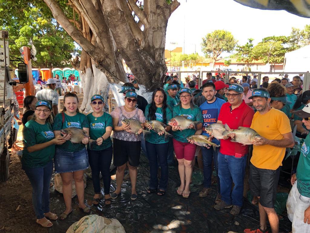 Entrega de peixes em Esperantina