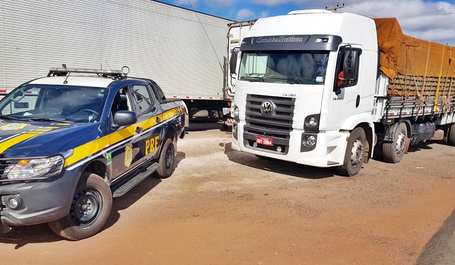 Caminhão de carga recuperado
