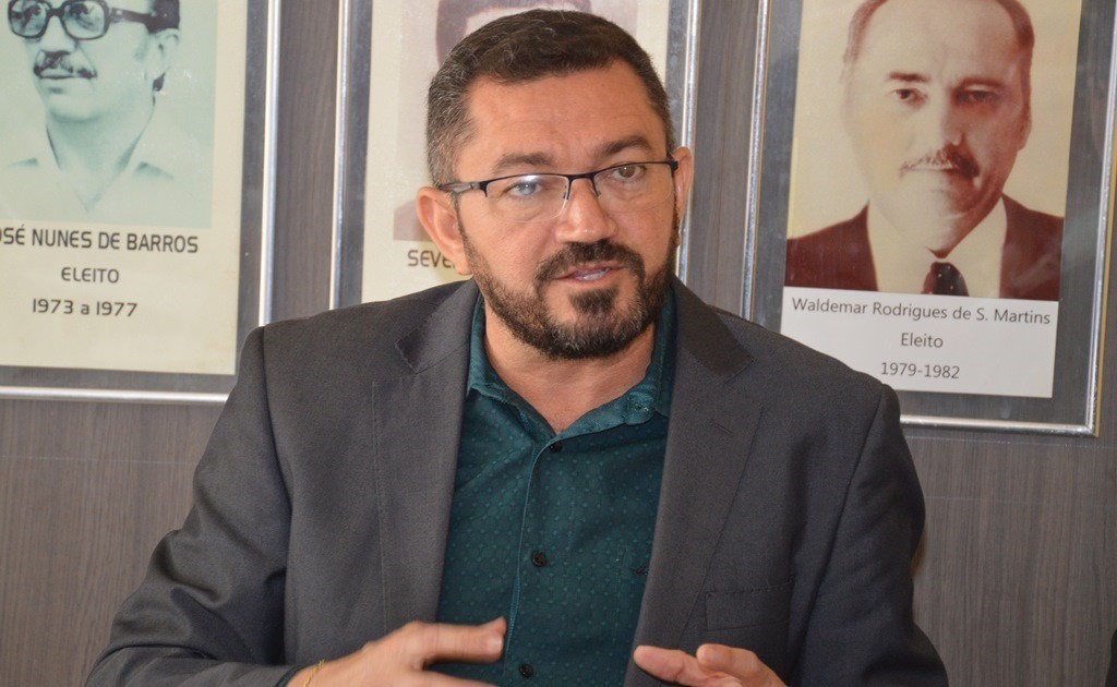 Padre Walmir explica processo de regulamentação fundiária