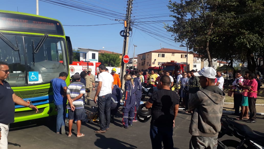 Acidente na praça do bairro Tancredo Neves