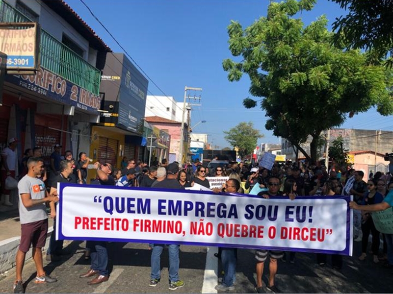 Comerciantes do Dirceu querem que o prefeito Firmino resolva o problema