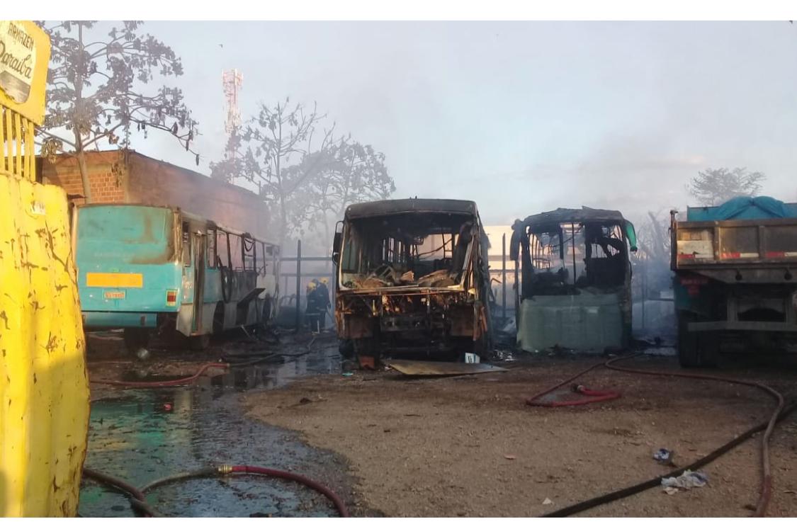 Incêndio atinge sucata na Tabuleta