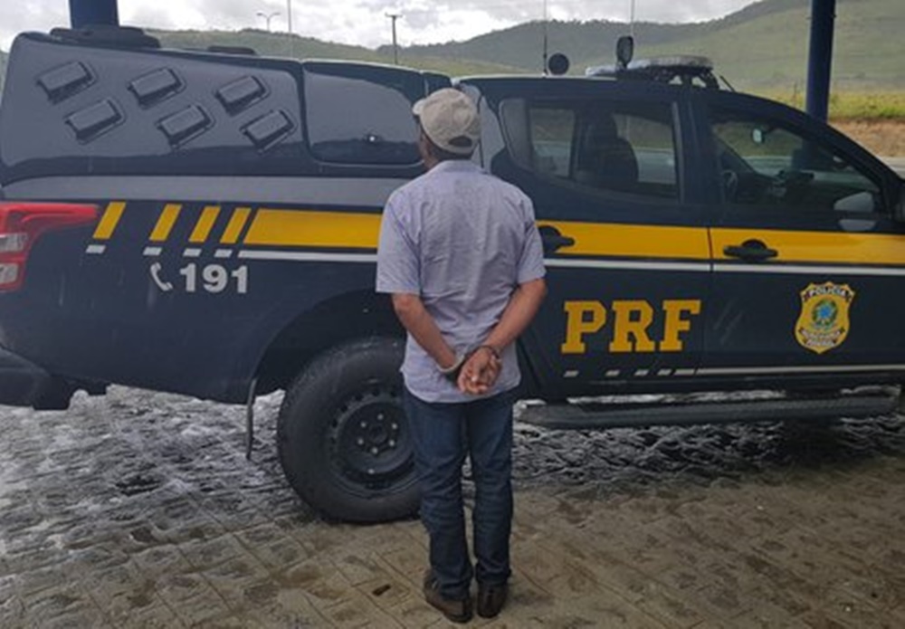 PRF prende homem com mandado de prisão na BR 343 