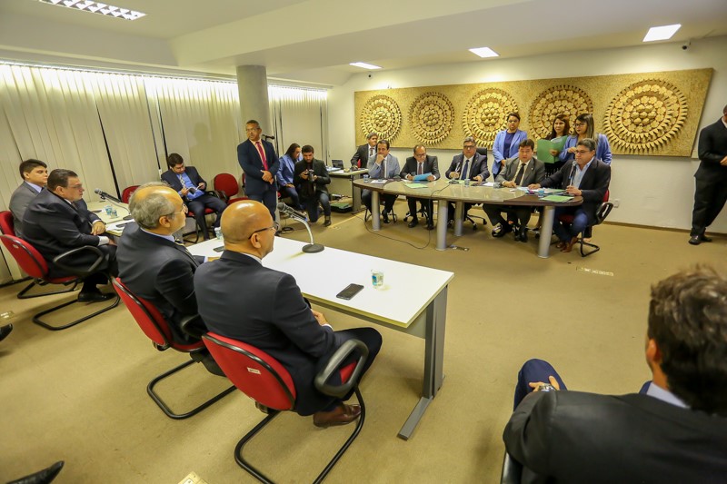 Votação dos empréstimos nas comissões