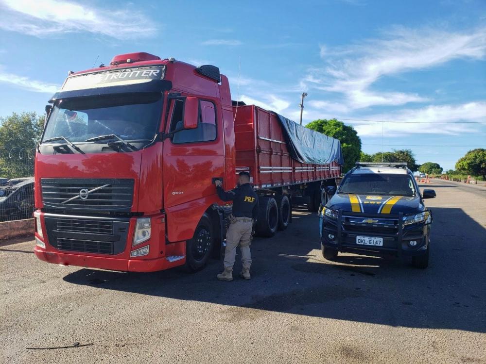 Veículo de carga com excesso de peso é flagradoo pela PRF