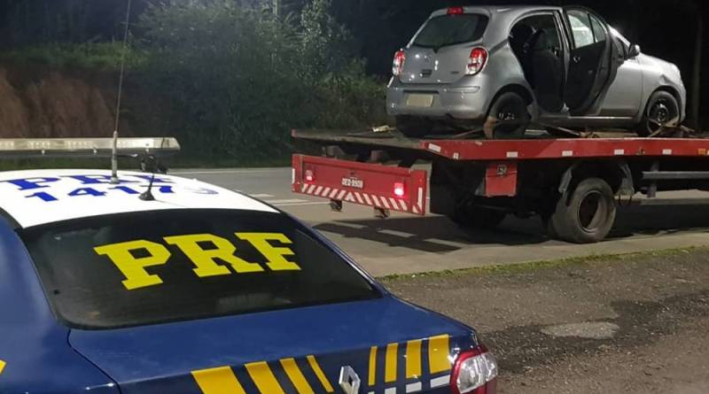 O carro foi apreendido e o dono autuado 