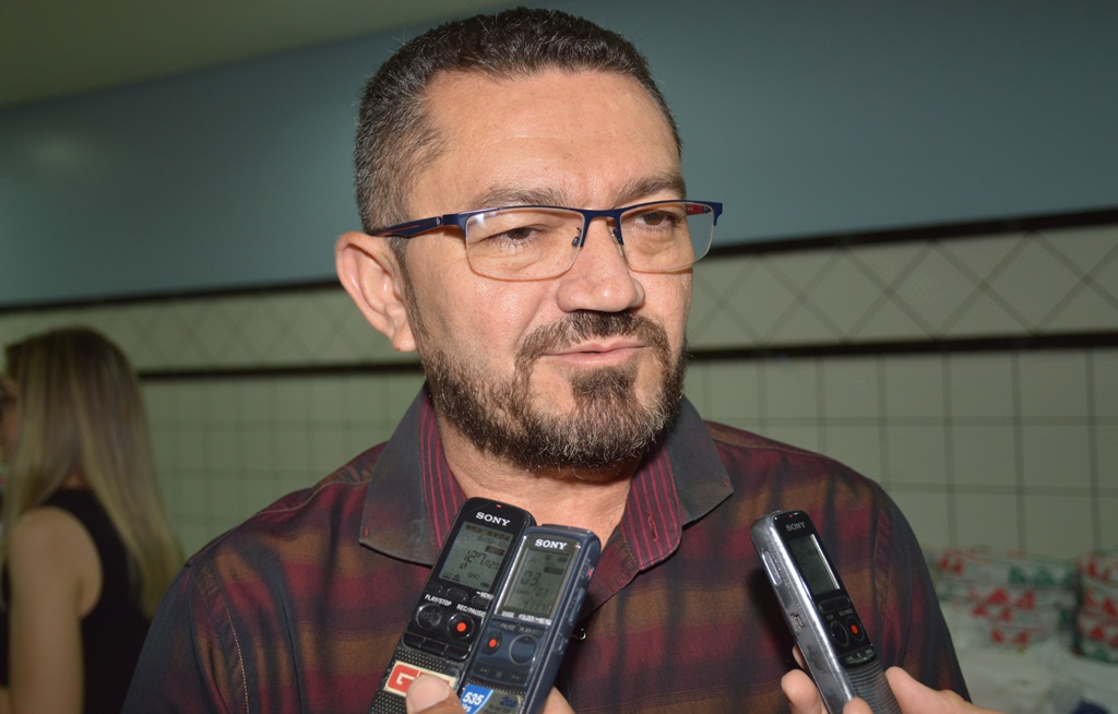 Padre Walmir busca reforçar sua base