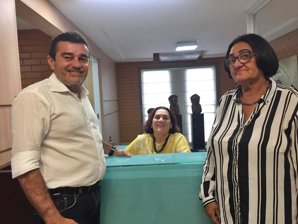 Beth Cuscuz na sede do MDB