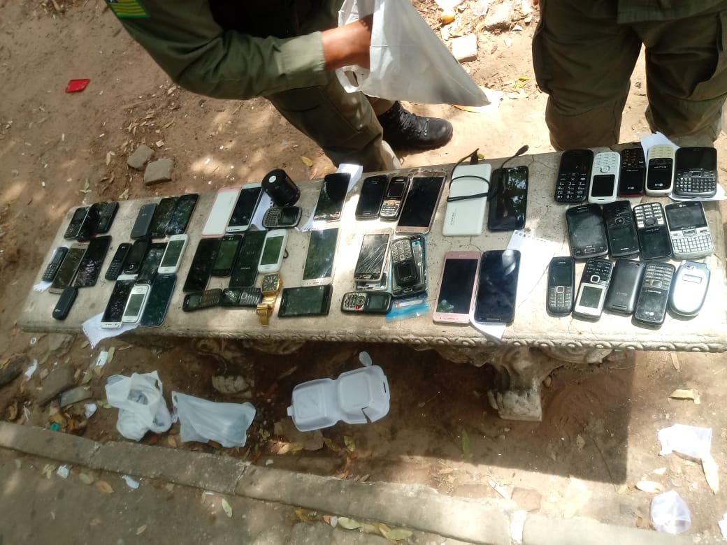 Celulares apreendidos na operação Outubro Seguro