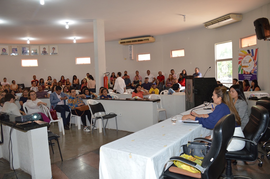 Encontro de capacitação contou com várias palestras