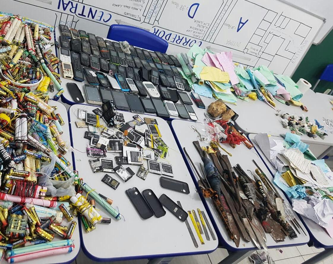 Material apreendido na Penitenciária José Ribamar Leite