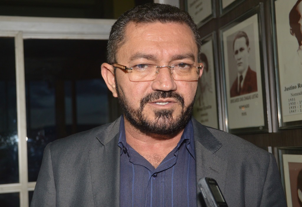 Prefeito de Picos exonera secretária de Educação