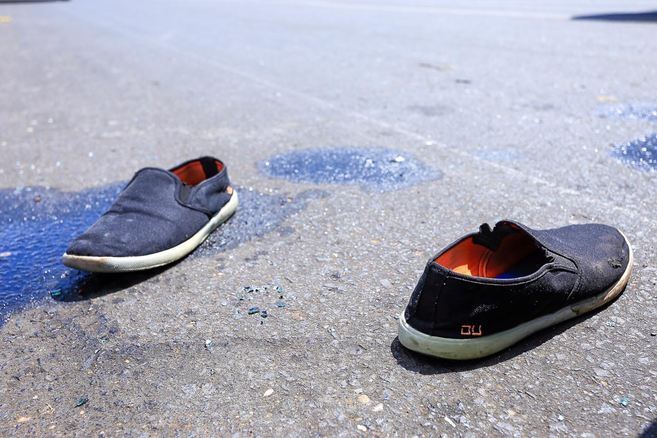 Sapatos da vítima do acidente 